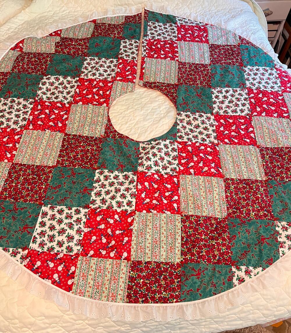 Vintage patch work Christmas tree skirt handmade lace trim retro 80s